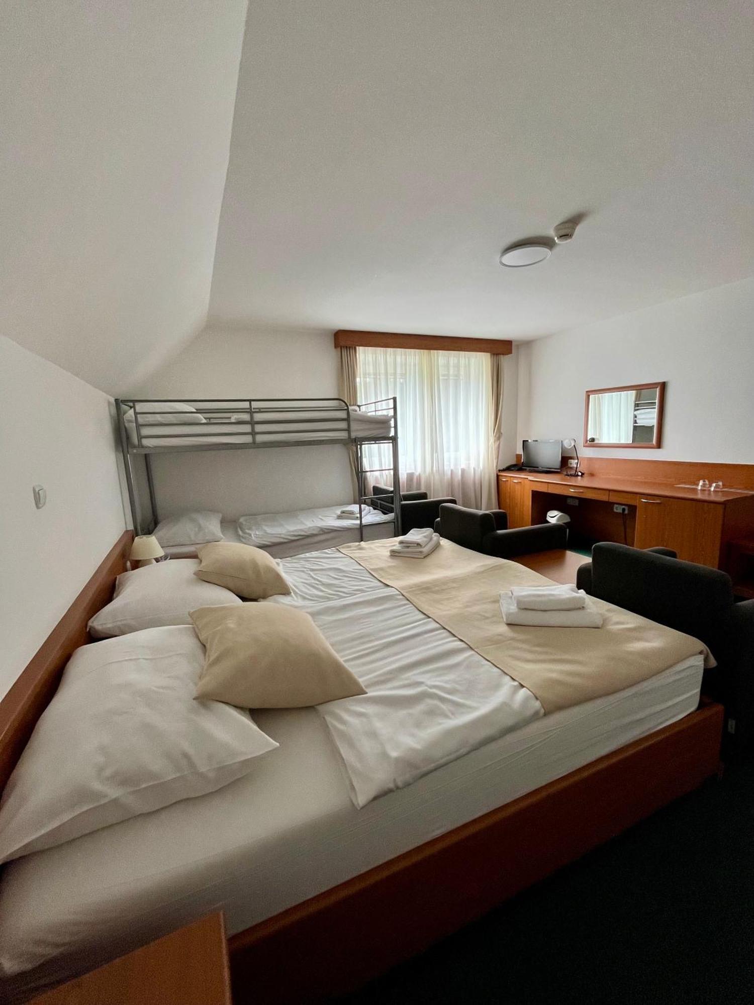Hotel Tisa Pohorje Хочко Погорье Экстерьер фото